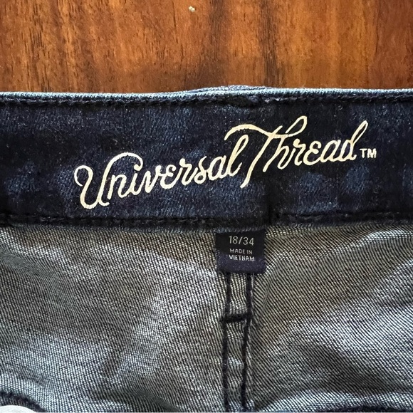 Universal Thread High Rise Rolled Cuff Distresed Jean Shorts size 18 - Picture 2 of 5